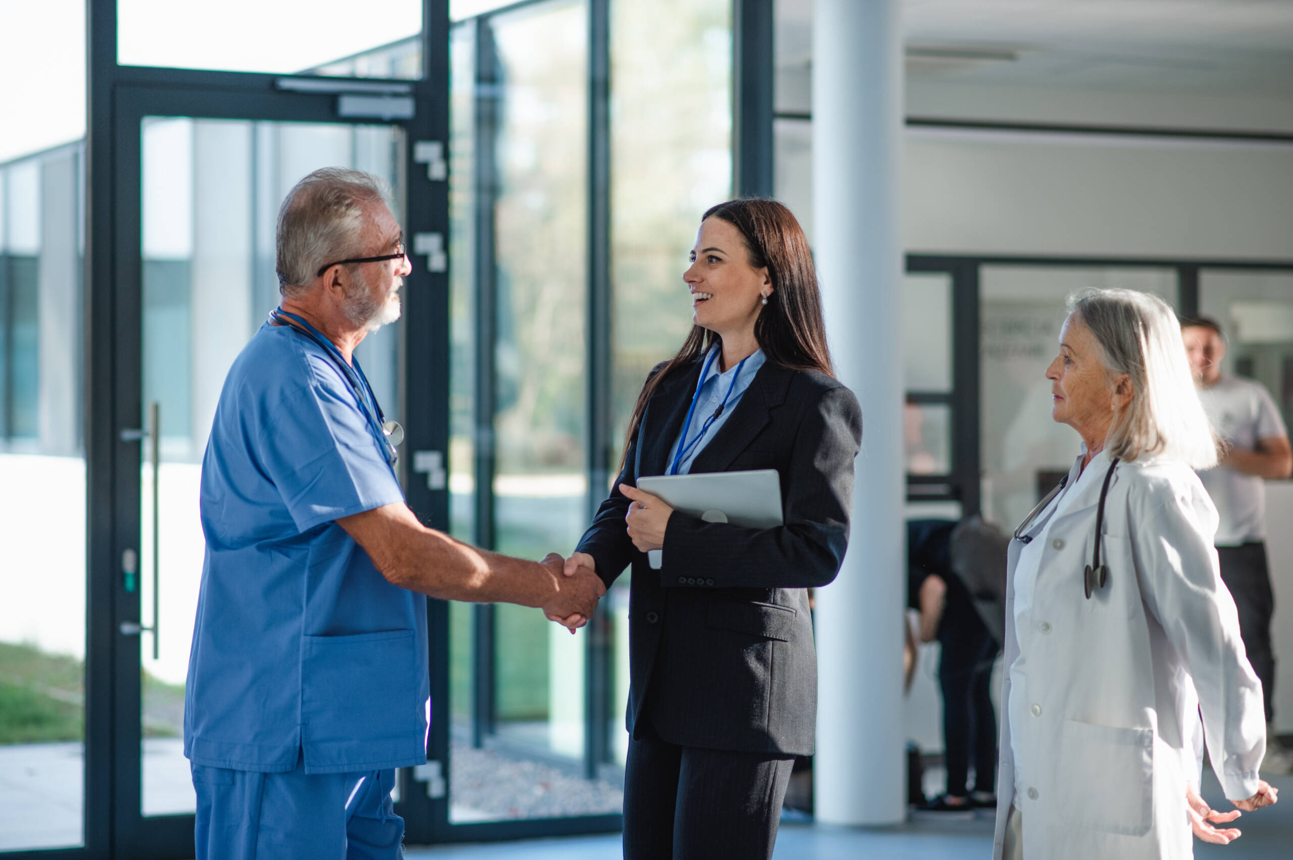 How Much Do Office Administrators Earn Per Month